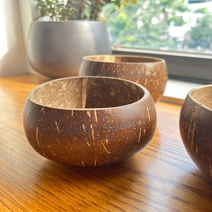 ชุดชามมะพร้าวธรรมชาติพร้อมช้อนไม้ทำมือ ดีไซน์สวยเก๋ เป็นมิตรต่อสิ่งแวดล้อม เหมาะสำหรับเสิร์ฟสลัดและสมูทตี้ พร้อมโลโก้สั่งทำได้ - Product Image 2