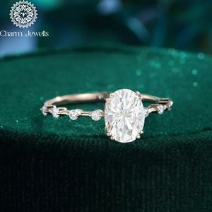 แหวนหมั้นมอยซาไนต์ทรงคุชชั่นจาก Charm Jewells รับรองโดย IGI น้ำหนัก 3 กรัม ชุบทองคำสีกุหลาบ ประดับแบบหนามเตย เครื่องประดับผู้หญิงสุดคลาสสิก - Product Image 5