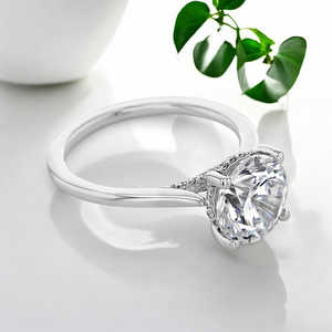 Anillo de Compromiso con Diamante Cultivado en Laboratorio, Corte Redondo, Halo Oculto, Solitario, 4 Puntas, Minimalista, de Oro, con Certificado IGI - Product Image 4