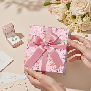 Rotolo di Carta da Regalo Romantico per Matrimonio, Design Floreale con Uccelli e Scritta 'Love' per la Coppia Felice, Regalo Perfetto - Product Image 2