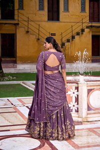 Lehenga Choli en soie brodée pour femme, couleur violette, avec broderie florale faite à la main, col en V, manches trois quarts, longueur au sol, robe élégante - Product Image 4