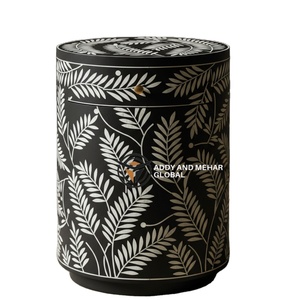 Mesita de Noche/Mesa Auxiliar de Lujo con Incrustaciones de Hueso Negro y Diseño Floral, Mesa de Noche Artesanal de Tres Cajones en Venta - Product Image 1