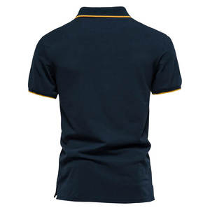 เสื้อโปโลแขนสั้นผู้ชาย คอปกแถบลายตัดกัน กระดุมติด ทรงสปอร์ต ผ้าถัก สีกรมท่า - Product Image 2