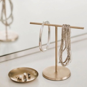 Présentoir de Luxe pour Bijoux avec Panneau à Boucles d'Oreilles, Crochets pour Colliers, Support pour Bracelets, Grande Base, Rangement Élégant pour Coiffeuse - Product Image 4