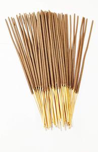 Améliorez votre expérience de méditation et de relaxation avec notre ensemble de bâtonnets d'encens et de porte-encens religieux en bambou et bois de santal. - Product Image 5