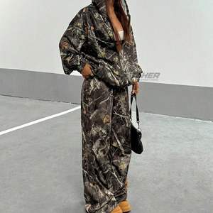 Ensemble sweat-shirt et jogging pour femme, ensemble de survêtement en coton pour femme, fabricant de survêtements personnalisés pour femme, vente en gros en vrac - Product Image 4