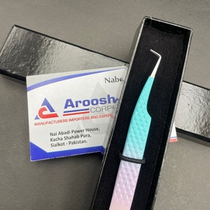 Pinzas Profesionales Personalizables de Dos Tonos Verdes de Acero Inoxidable con Punta de 90 Grados para Extensión de Pestañas, Agarre de Diamante, Sostenibles - Product Image 3