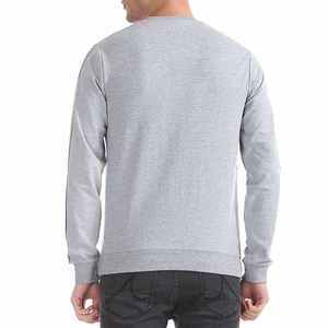 เสื้อสเวตเชิ้ตคอกลมสีเทาอ่อนดำแบบมีแถบข้างอกสำหรับผู้ชาย แขนยาว สวมใส่สบายๆ ในฤดูหนาว ขายส่ง - Product Image 3