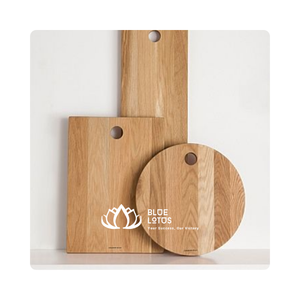 Planche à découper rectangulaire en bois de noyer noir Blue Lotus avec poignée - Durable, écologique, passe au lave-vaisselle - Product Image 1