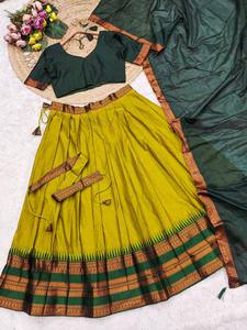 Abrace el encanto real de la tradición sureña india con este exquisito conjunto de lehenga de algodón y seda, con bordes de zari en tonos de joyas. - Product Image 1