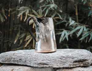 Jarra Vikinga con Diseño de Serpiente Vegvisir, Hecha a Mano con Cuerno de Búfalo, 500 ml, Jarra de Cerveza con Serpiente Grabada, Regalo Vikingo para Él - Product Image 2
