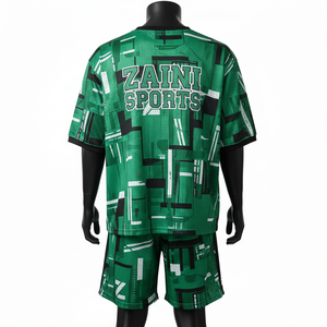 ชุดเซ็ตเสื้อยืดกางเกงขาสั้นผ้าตาข่ายเนื้อนุ่ม 180 GSM สำหรับผู้ชาย สีเขียวมรกต พิมพ์ลายกราฟิกทั่วตัว พร้อมโลโก้แบบ Sublimation - Product Image 2
