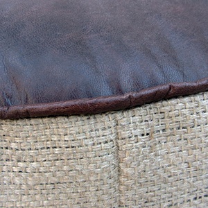 Pouf cylindrique vintage en toile de jute avec dessus en cuir marron, fait main, repose-pieds ottoman, style mid-century moderne, confortable, 45x50cm - Product Image 6