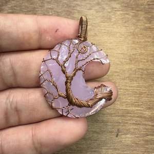 Colgante de alambre de luna creciente de cuarzo rosa Natural, collar de cristal curativo hecho a mano para mujer, espiritual de Aameena Agate - Product Image 2