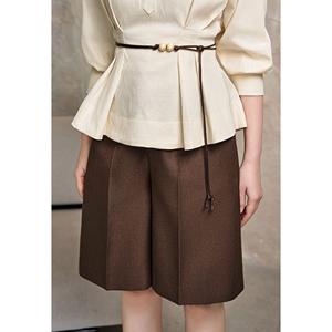 Pantalones Bermuda de Mujer Modernos de Poliéster Marrón, Cintura Alta, Largo hasta la Rodilla, Casuales para Oficina, ODM OEM EVAN, Vietnam - Product Image 4