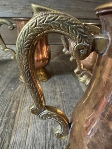 Mug en cuivre classique avec poignée en laiton, idéal pour servir de la bière, des cocktails, du thé, du café et pour la présentation de matériel de bar vintage, provenant d'Inde. - Product Image 5