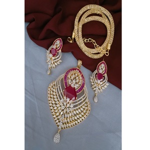 Conjunto de Collar y Pendientes de Latón con Baño de Oro y Circonitas de Primera Calidad, Diseño Atractivo, para Bodas, para Mujer - Product Image 1