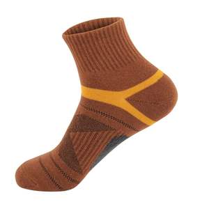 Chaussettes de sport colorées pour hommes, paire de chaussettes de performance athlétique, respirantes, avec semelle rembourrée - Product Image 3