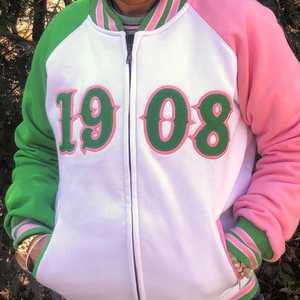 Chaqueta de forro polar verde y rosa con bordado de chenilla de letras griegas, estilo universitario, poliéster premium, cálida, con cremallera, para invierno, cuello alto - Product Image 5