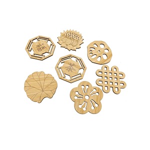 Ensemble de dessous-de-verre multi-formes en bois et métal découpés au laser, élégants, pour la maison, le bureau, la cuisine, la table à manger, ou comme cadeau. - Product Image 1