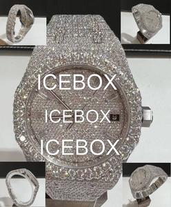 Montre-bracelet unisexe à boîtier rond en acier inoxydable et moissanite, cadran en verre entièrement serti, étanche 10 bars, fermoir de bracelet - Product Image 5