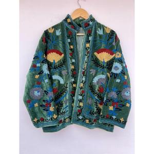 Veste en velours brodé vert Suzani, faite à la main, réversible, en coton, veste d'hiver, cadeau de Noël, veste Suzani d'hiver - Product Image 2
