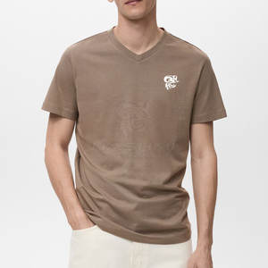 T-shirt pour homme tendance, décontracté, col en V, en coton doux et respirant, pour un look quotidien. - Product Image 2
