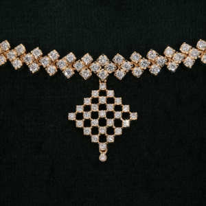 Collier Goutte Géométrique en Or Jaune 18K avec Diamant de Laboratoire 4.39ct, 33.53g, Bijoux de Mariage Indiens pour Femme - Product Image 2