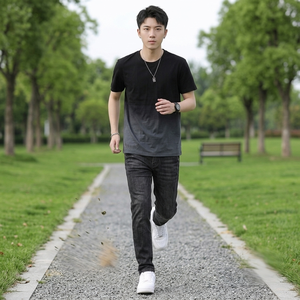 T-shirt à manches courtes pour homme, couleur dégradée, col rond, coupe classique, tricoté avec logo au bas du bas du tissu - Product Image 5