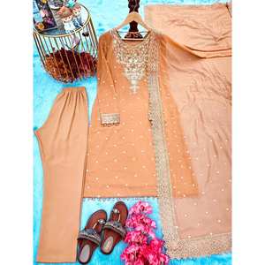 Conjunto de Fiesta de Chifón de Diseño con Top, Pantalón y Dupatta con Bordado de Lentejuelas - Product Image 6