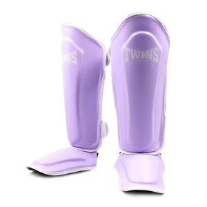 Espinilleras de Boxeo Personalizables y Cómodas para Gemelos, de Cuero Vacuno Verde Claro, Resistentes, Ecológicas y Suaves, para Muay Thai - Product Image 3