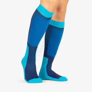 Calcetines de compresión ecuestres con diseño y logotipo personalizados para mujer, calcetines de equitación hasta la rodilla, a la venta por Alexandria Industries - Product Image 4