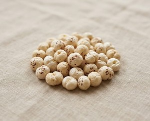 Semillas de loto y makhana crudas de calidad de exportación, seleccionadas en India para suministro a granel constante de un exportador indio de makhana. - Product Image 2