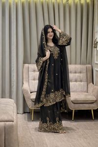 Ensemble prêt-à-porter entièrement cousu en soie Nc Moss avec broderie de fil de créateur, travail de sequins et de Zari, comprenant un haut, un pantalon Plazzo et une dupatta. - Product Image 5