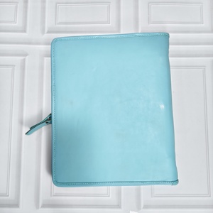 Portafolio de Cuero de Lujo con Grabado en Relieve, Diseño Moderno con Incrustaciones de Piel de Vaca y Borde Verde Azulado, Impermeable, con Accesorios de Alta Calidad - Product Image 5