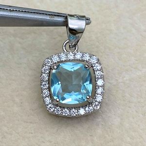 Colgante de Plata de Ley con Topacio Blanco Aguamarina, Gema de Corte Cojín, Joyería de Piedra de Nacimiento de Marzo - Product Image 1
