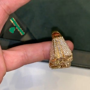 Anillo Personalizado con Letra y Diamantes de Moissanita, Anillo con Inicial en Micro Pavé, Anillo de Plata de Ley 925 Chapado en Oro - Product Image 2