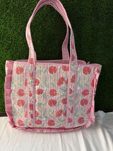 Sac fourre-tout matelassé en coton de créateur avec grandes volants, imprimé floral fait main, réutilisable, sac à bandoulière pour femme - Product Image 2