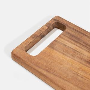 Tabla de Cortar Rectangular de Madera con Asa de Fácil Agarre, Diseño Grueso y Duradero, Superficie Segura para Cuchillos, para Cortar y Servir Diariamente - Product Image 3