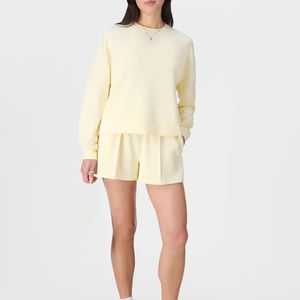 Ensemble deux pièces vintage vert hiver pour femme : sweat-shirt court et short en molleton de coton personnalisé, coupe oversize et respirant - Product Image 5