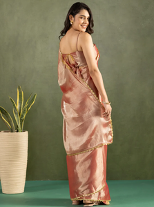 Sari de Fiesta Moderno en Chifón Color Oro Rosa, Listo para Usar, con Blusa, para Bodas y Festivales Indios, Hecho con Materiales Reciclados - Product Image 2