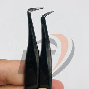 Pince à épiler d'extension de cils méga volume en acier durable au plasma noir à quantité minimale de commande bas en acier inoxydable à 90 degrés L pince à cils en acier inoxydable - Product Image 1
