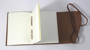 Diario de viaje estilo gitano con encuadernación a mano, cuaderno de cuero personalizado Crunch Buffalo, tamaño A5, para escribir y viajar. - Product Image 4