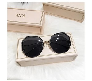 Gafas de Sol de Lujo de Alta Calidad, Modernas, Cuadradas, Clásicas, Sin Marco, con Protección UV400, para Mujer - Product Image 5
