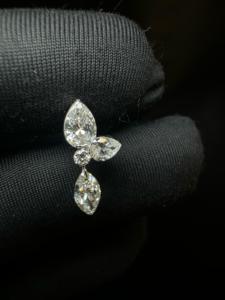 Pendientes de Lujo de Oro de 14K con Diamantes en Espiral, Piedras Marquise y Perlas, y Doble Base Plana para Perforación - Product Image 3