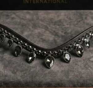 สายรัดหน้าผากม้าหนังแท้ Rub International ประดับคริสตัล รุ่น 7860B ขนาดใหญ่ 42 ซม. พร้อมตารางขนาด - Product Image 3
