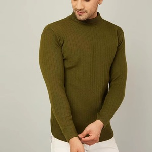 Pull léger à col montant conçu avec des fils doux et un confort flexible pour les journées fraîches - Product Image 3