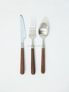 Ensemble de 4 couverts à salade et couteaux à gâteau en acier inoxydable avec manche en bois top tendance - Product Image 6