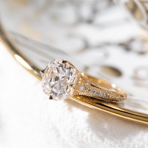 แหวนเพชรทรงโอลด์ไมน์คัท 3 กะรัต เพชรเลี้ยงในห้องปฏิบัติการ ทองคำ 14K สีเหลือง สำหรับผู้หญิง ประดับมงกุฎหรูหรา ขอบมิลเกรน แหวนหมั้นสไตล์วินเทจ - Product Image 2