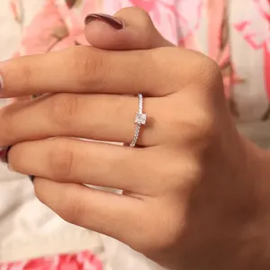 Anillo Halo Corte Princesa con Diamante Cultivado en Laboratorio de 0.5CT, Chapado en Oro de 14K, Certificado IGI, Claridad VVS-VS, Especial para Regalo del Día de la Madre - Product Image 4